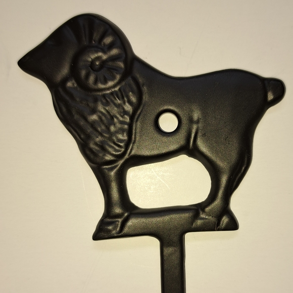 Black Metal Ram Hook Wall Decor Small - Picture 2 of 5